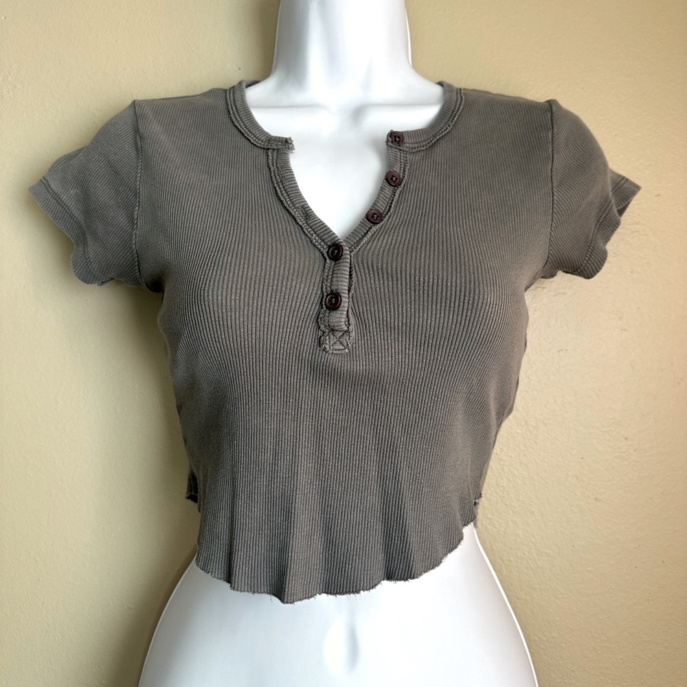 Gray Garage Cropped Tee